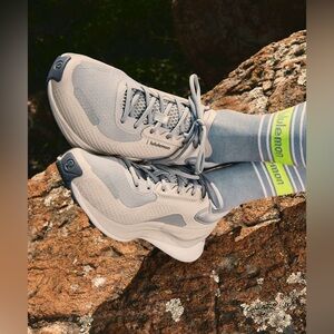 Lululemon Blissfeel Trail Womens Running Shoe 10
Silver Drop /Baked Clay / Vapor